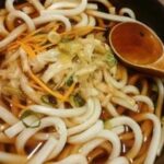 【衝撃】うどん屋の天かす直食いの迷惑行為の2人を書類送検