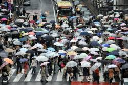 【動画】東京さん、台風の影響で都内各駅が雨漏りで最悪の事態に