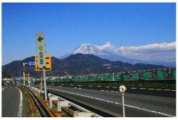 【緊急動画】高速道路でヤバすぎる煽り運転をする車両が見つかる