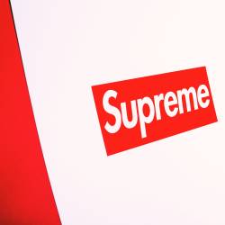 【画像】メルカリで納品書付きの正規品と言われたsupremeのパーカーが届いた