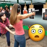 【画像あり】女さんの銃の持ち方、ヤバすぎる😨